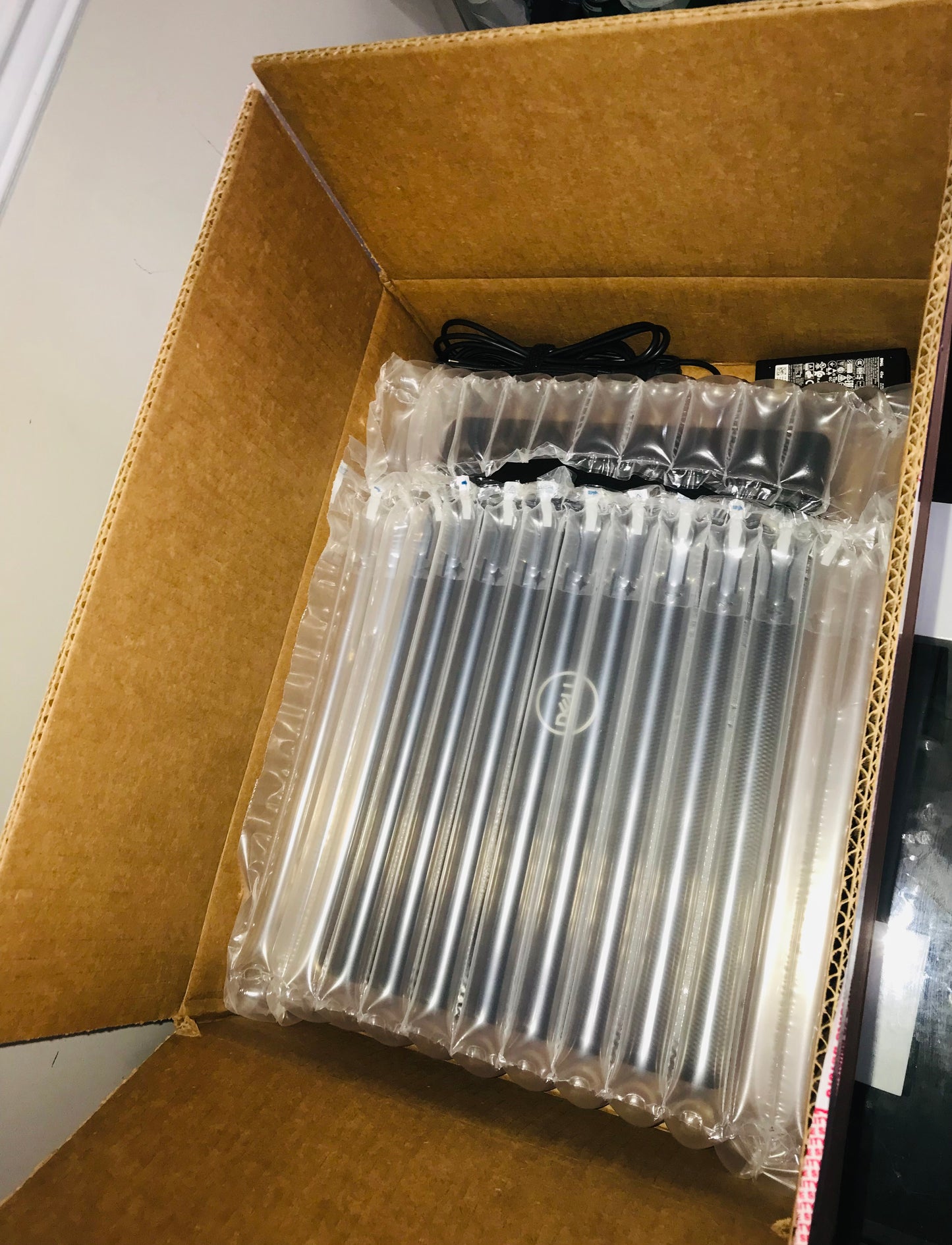 Dell Inspiron 15 3583 Intel Core i3-8145 2.10GHz Touch 8GB 256GB WCam Win 10 Pro